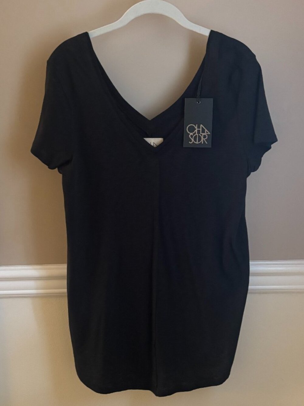 CHASER Wide V-Neck Top Size M in color Black